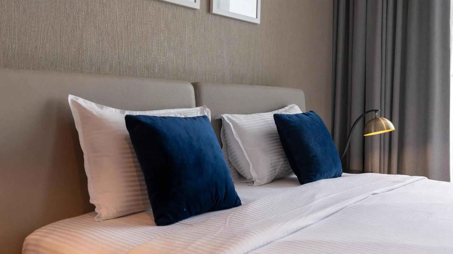 Apartment Business Bay With Canal View - Cityapartmentstay Dubai