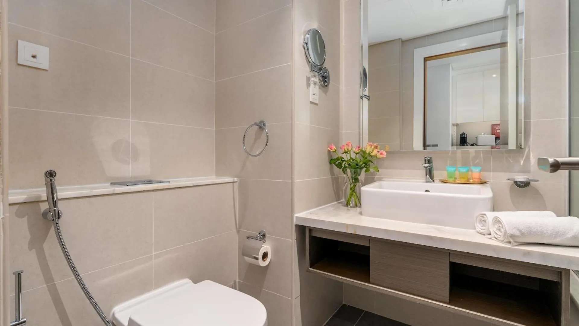 Business Bay With Canal View - Cityapartmentstay Dubai Apartment